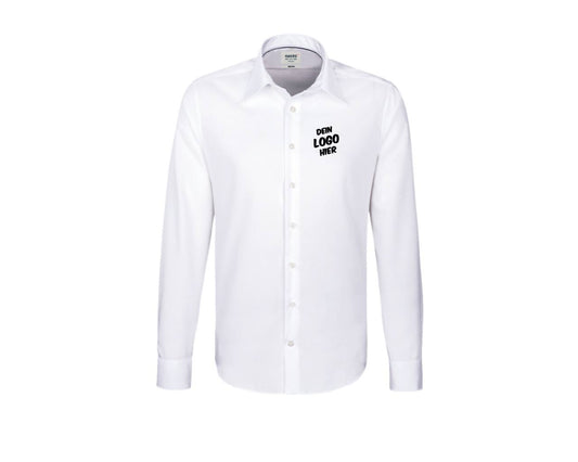 Weißes Hemd (Vorderseite) mit schwarzem Aufdruck auf der linken Brustseite "Dein Logo hier".