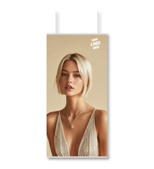 Stoffbanner mit Klemmleiste, der Druck zeigt eine Frau im edlen Glitzerkleid und Kurzhaarschnitt. Salonlogo oben rechts