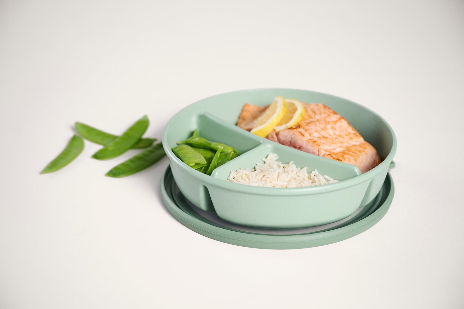 mintfarbene Bento-Bowl mit 3 Fächern Serviervorschlag